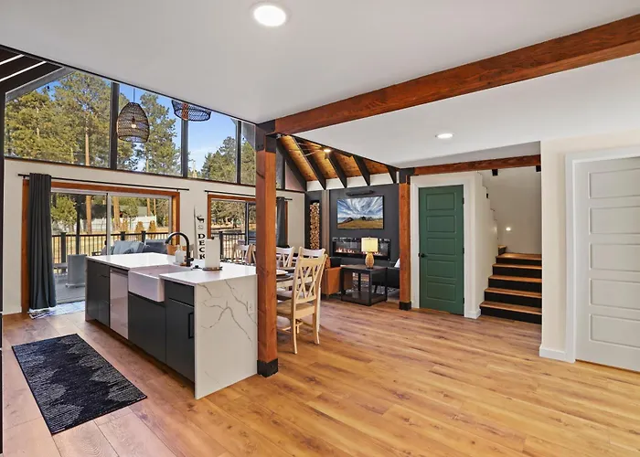 Cozy Modern In Strawberry Chalet Pine
