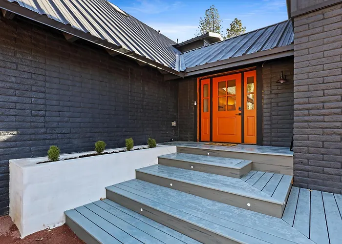 Cozy Modern In Strawberry
