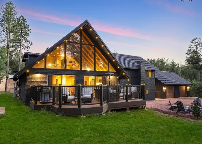 Cozy Modern In Strawberry Chalet