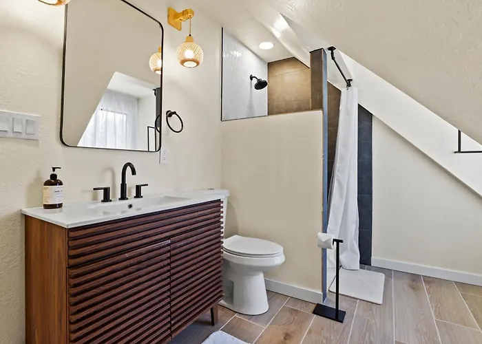 Cozy Modern In Strawberry Chalet *