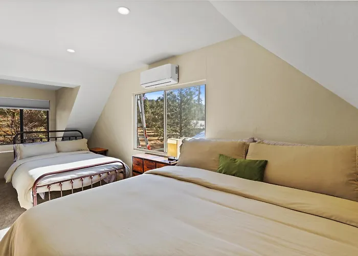 Chalet Cozy Modern In Strawberry